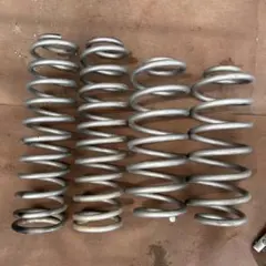 ランクル70 キープスラント コイルスプリング 2本セット - メルカリ