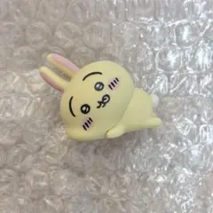 ちいかわ　うさぎ　寝そべり インテリアミニフィギュア