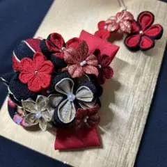 髪飾り2点セット　つまみ細工 ちりめん 花飾り 赤黒金 成人式 卒業式