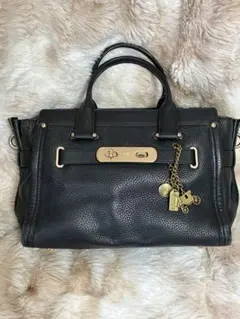 Coach スワッガー ショルダーバッグ ブラック 黒 キャリオール 通勤に