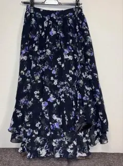 ミッシェルクラン　黒　パープル花柄　シフォン　フレア　スカートのサムネイル