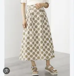 BEAMS フラワーパターン フレアスカート