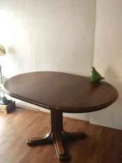 Shin-Lee Extension round table