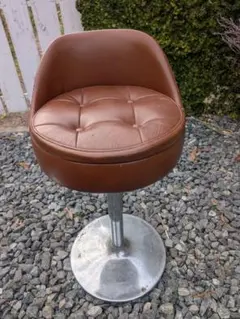 【引き取り限定】昭和レトロ　ブラウンの合成皮革椅子