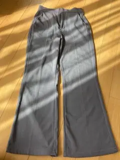 くすみブルー フレアパンツ ストレッチ素材