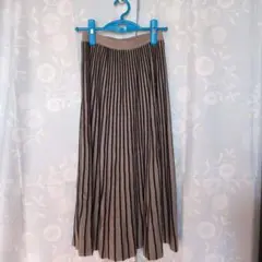 ベージュと黒のニットストライプ プリーツスカート