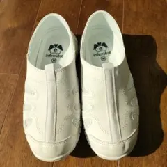 ナースシューズ 23.5