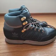 adidas ハイカットシューズ スニーカー ブーツ 濃いグレー 黒