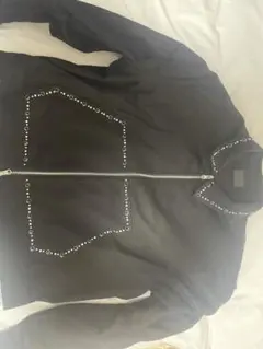 スタッズ装飾 ブラック ジップアップジャケット