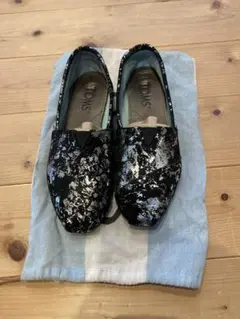 TOMS スリッポン ブラック シルバー ラメ