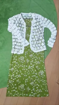 透かし編み カーディガン と 花柄 キャミワンピース セット コーデ