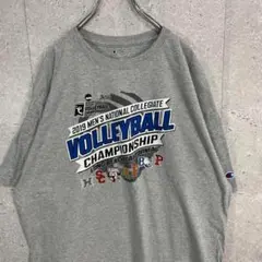 チャンピオン　カレッジバレーボール　チームロゴプリントTシャツ　2XL