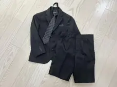 黒いストライプフォーマルスーツ