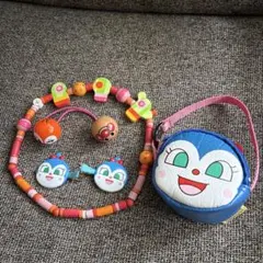 こきんちゃんポーチ、ピン留め、アンパンマンヘアーゴム、カラフルネックレス