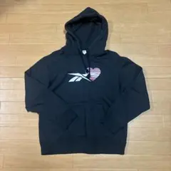 Reebok ブラック パーカー ハート