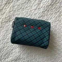 ファミリア　りんご刺繍　ポーチ