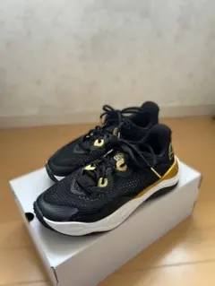 アンダーアーマーカリースプラッシュ 24 27.5cm