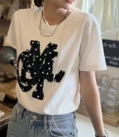 MILY BILET ロゴ刺繍 半袖Tシャツ ホワイトのロゴブラックのサムネイル
