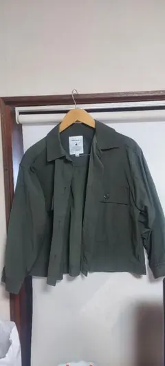 オリーブグリーン ミリタリージャケット