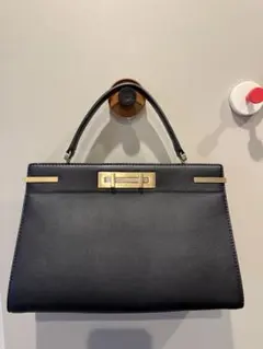 ブラックレザーハンドバッグ ゴールド金具付き