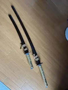 居合刀】大小刀 二本セット 濃緑柄 十字透し丸鍔 炎図黒呂鞘 - メルカリ