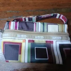 LeSportsacレスポートサック 幾何学模様 持ち手付きポーチ