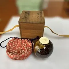茶道具　茶入　膳所焼（ぜぜやき）陽炎園（かがろうえん）仕覆（利休緞子） 共箱のサムネイル
