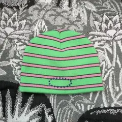 AFB グリーンとピンク ストライプ ビーニー