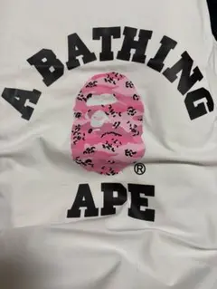 A BATHING APE カモ柄ロゴ Tシャツ ホワイトのサムネイル