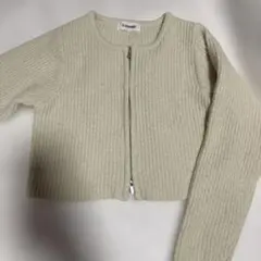 ジッパー付きクリーム色リブ編みセーター