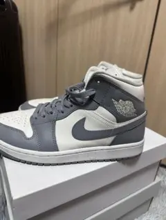 【箱付き】NIKE Air Jordan 1 Mid Grey 27.5cmのサムネイル