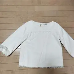 白のトップス