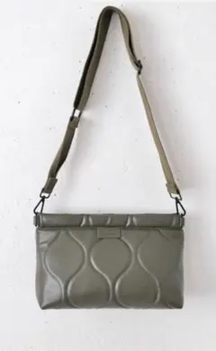 LE VERNIS キルティングクラッチ カーキ