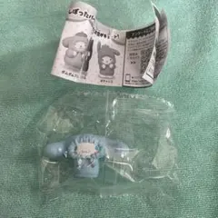 サンリオ　ガチャガチャ　むぎゅぎゅ！パーカーフィギュア　シナモロール