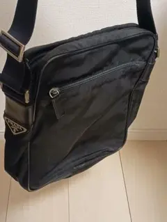 プラダ PRADA ショルダーバッグ ナイロン 黒 斜め掛け ロゴ