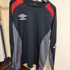 Umbro 長袖シャツ 黒/赤 サイズO