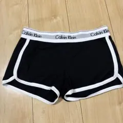 Calvin Klein ブラック ショートパンツ