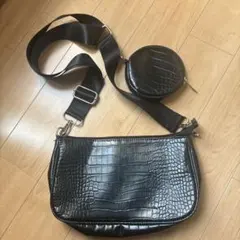 極美品　 クロコダイル風 ショルダーバッグ　コインケース付き　ポーチ　ブラック