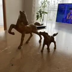 金色　馬の置物
