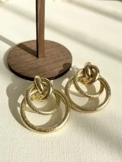 NO.511 ゴールド　リングデザイン　大ぶり　揺れない　ピアス