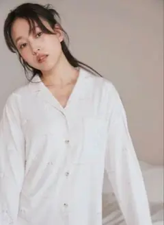 上下セットgelato piqueホワイトタイガー柄シャツ、ショートパンツ