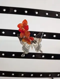 蝶と花のデザイン　イヤーカフ