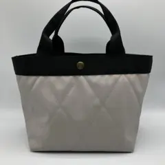ハンドメイド　ライトグレイ　フェイクレザー　キルティング　S舟形トートバッグ