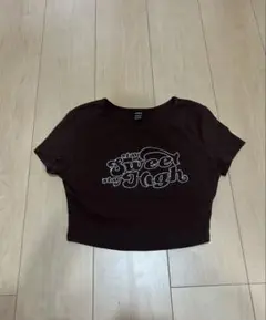 SHEIN ブラウン ロゴ クロップド丈 Tシャツのサムネイル