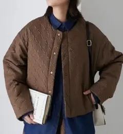 ダイヤエンボスノーカラー中綿ジャケット