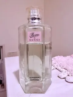 Flora by Gucci Gorgeous Gardenia 香水のサムネイル