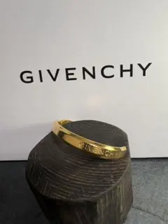 Givenchyバングル