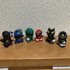 戦隊ヒーローのミニフィギュア（指人形・ソフビ）計6体セット
