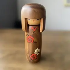 木製こけし人形 花模様　卯三郎創作こけし　伝統工芸品