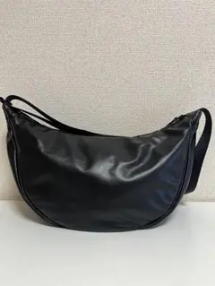 レザータッチラウンドショルダーバッグ